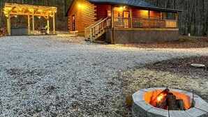 A wooden cabin with a porch and a fire pit in front. - Modern Cabin w/ Trail to Waterfall/Cave/Cliff (FV) (Rockbridge)