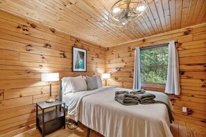 2 bedrooms, WiFi, bed sheets - Modern Cabin w/ Trail to Waterfall/Cave/Cliff (TF) (Rockbridge)