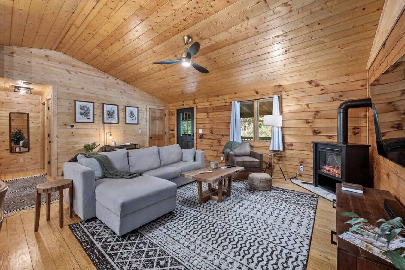 Modern Cabin w/ Trail to Waterfall/Cave/Cliff (TF)