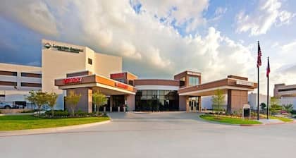 North Longview Cozy Cottage w/ Firepit + Grill