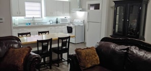 Interior - Cozy Spacious Home with extra large yard, bbq grill, playset, fire pit and porch (Longview)