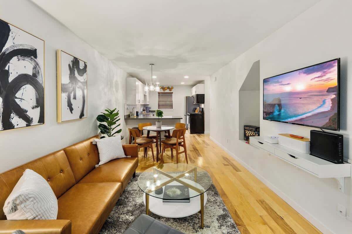 Televisión y oficina 