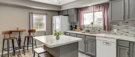 Fridge, microwave, stovetop, dishwasher