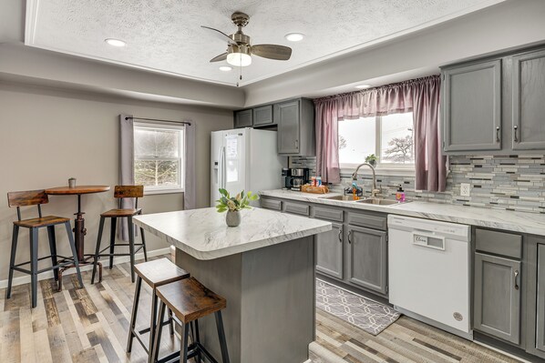 Fridge, microwave, stovetop, dishwasher