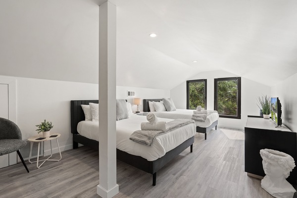 5 bedrooms, desk, iron/ironing board, free WiFi