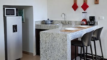 Deluxe Apartment | Private kitchen | Coffee/tea maker, full-sized fridge, microwave, stovetop