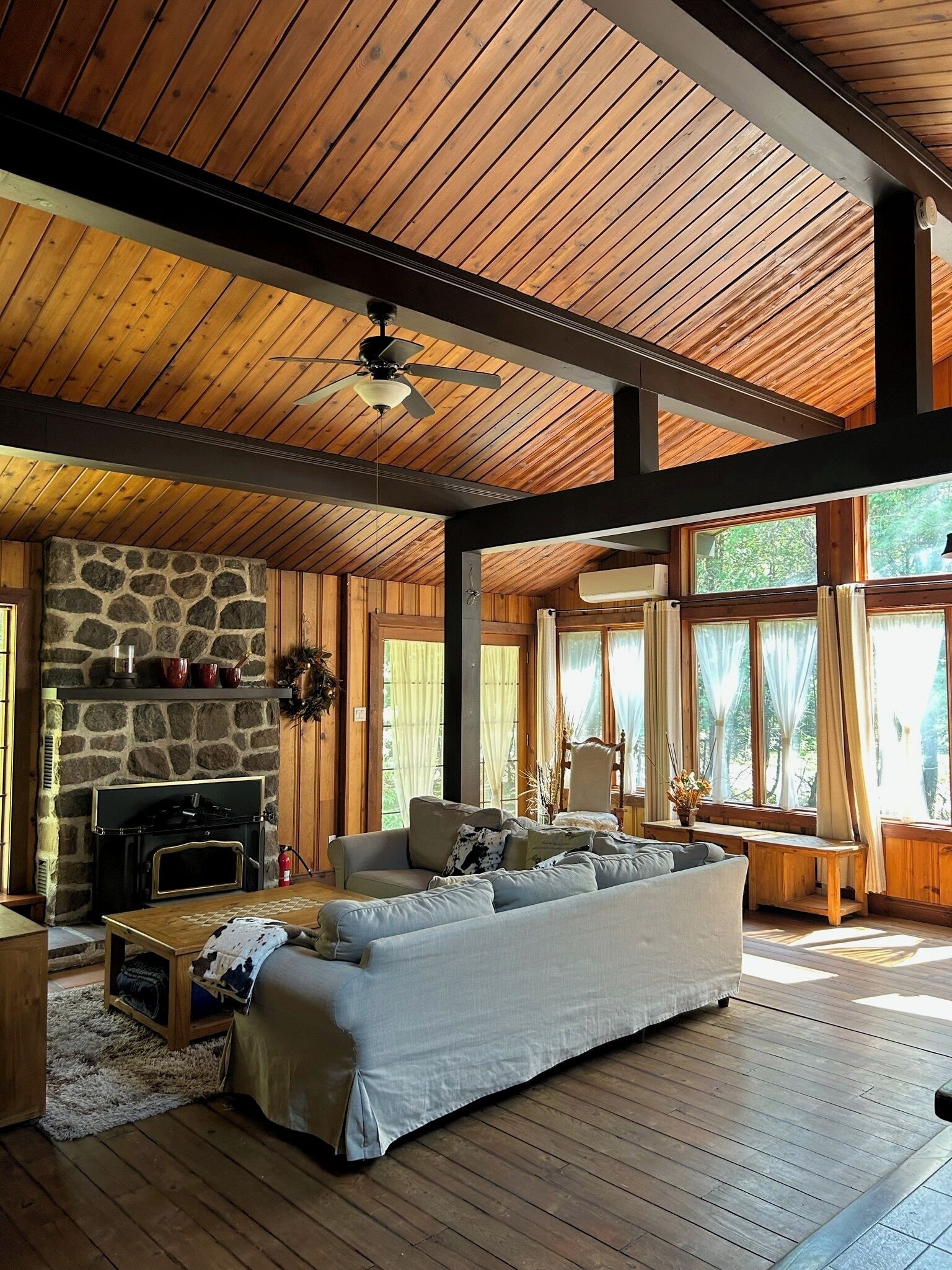 Smart TV, fireplace, table tennis