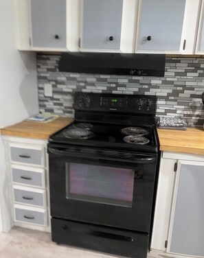 雪櫃、微波爐、焗爐、爐具