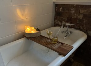 ヘアドライヤー、タオル、石鹸、シャンプー