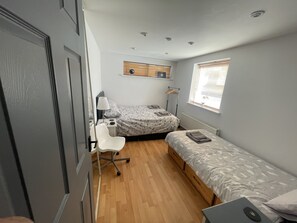 2 bedrooms, WiFi, bed sheets - Newly refurbished Unique Apartment Cheltenham (Cheltenham)