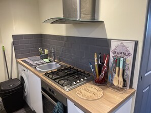 Fridge - Newly refurbished Unique Apartment Cheltenham (Cheltenham)
