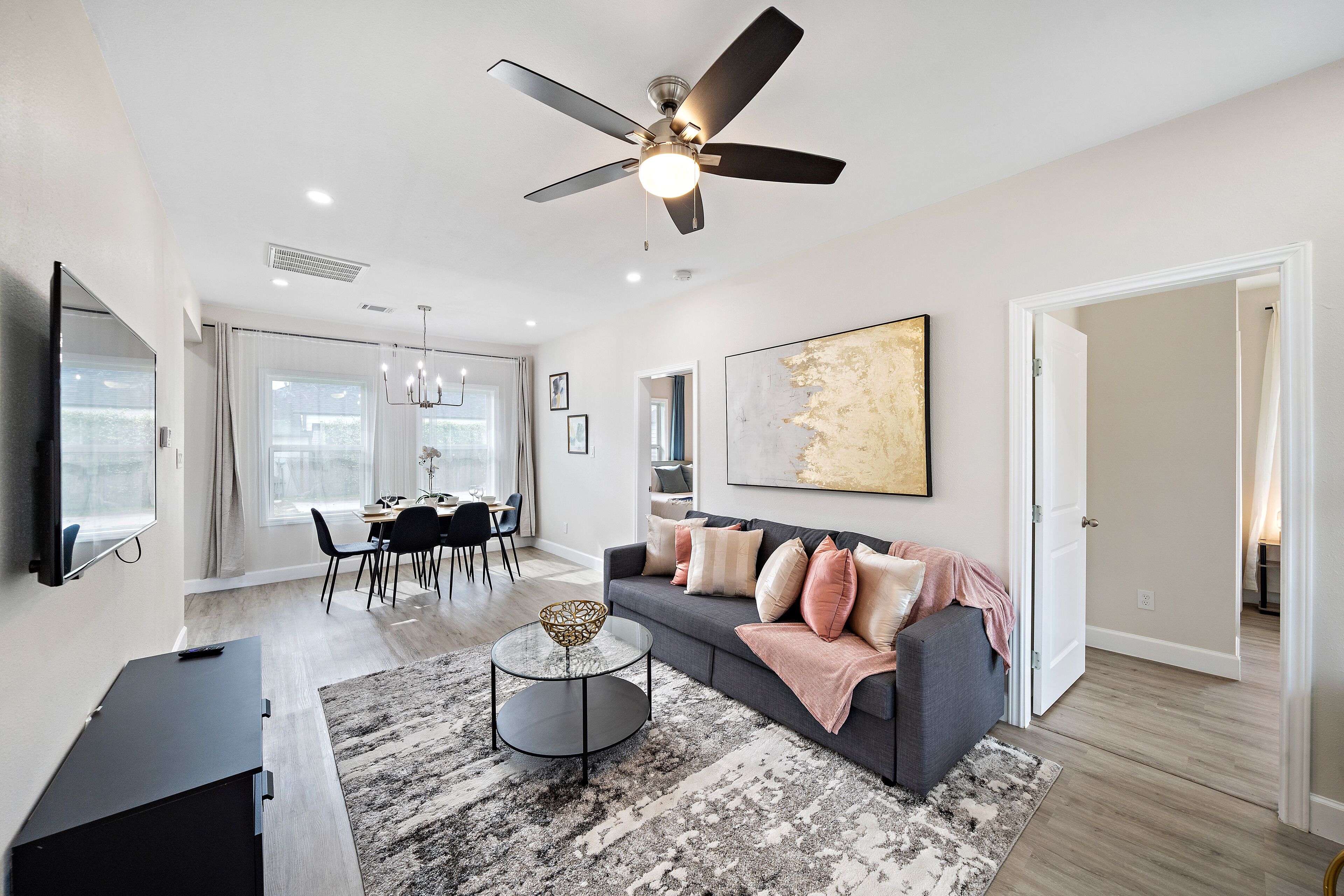 Hipster Chic Home Minutes to Downtown