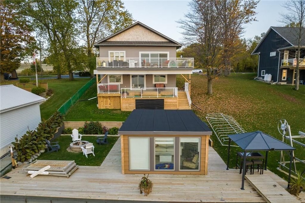Luxury Modern Cottage Best Sunset at Sturgeon Lake