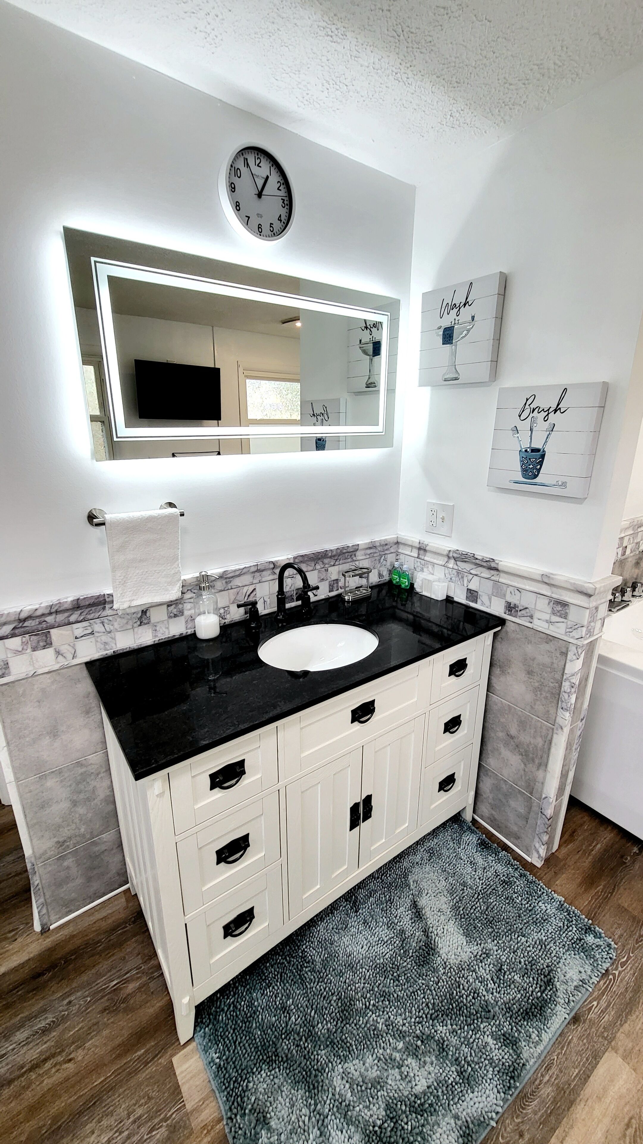 Beautiful, Cozy, Private Home near the Lake