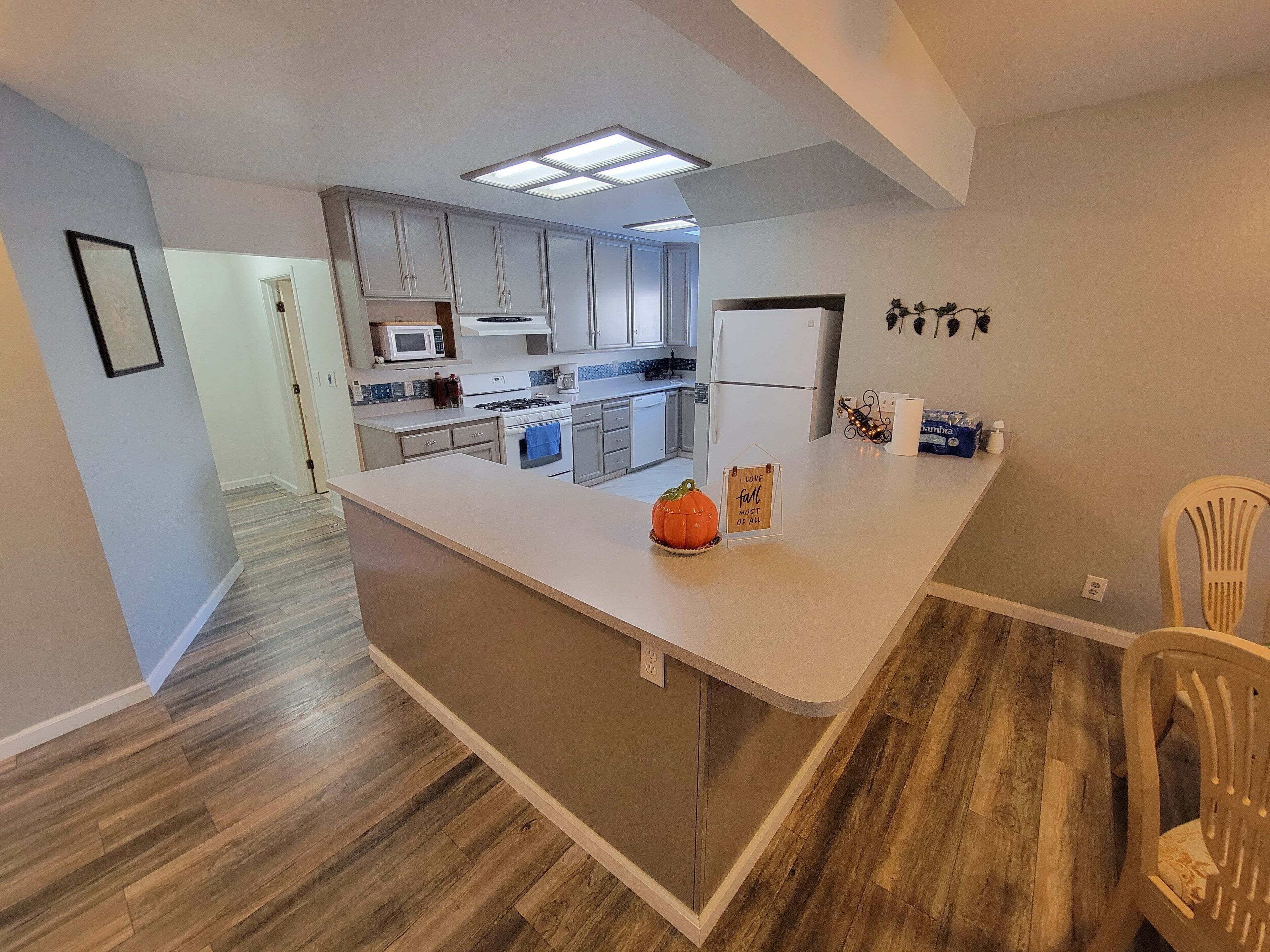 Frigorífic, microones, forn i placa de cuina 