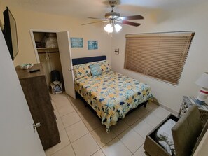 2 bedrooms, travel crib, free WiFi, bed sheets