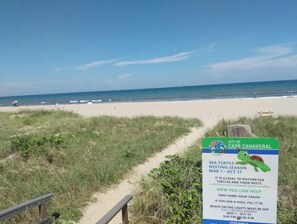 Beach nearby, sun loungers, beach towels
