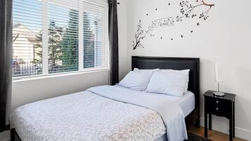 2 habitaciones, escritorio, tabla de planchar con plancha y wifi gratis