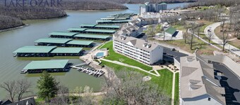 Parkview Bay Hidden Gem! 3 Bdrm Walk-out Near the Best of 3 Pools, Dock, Fishing