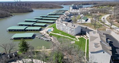 Parkview Bay Hidden Gem! 3 Bdrm Walk-out Near the Best of 3 Pools, Dock, Fishing