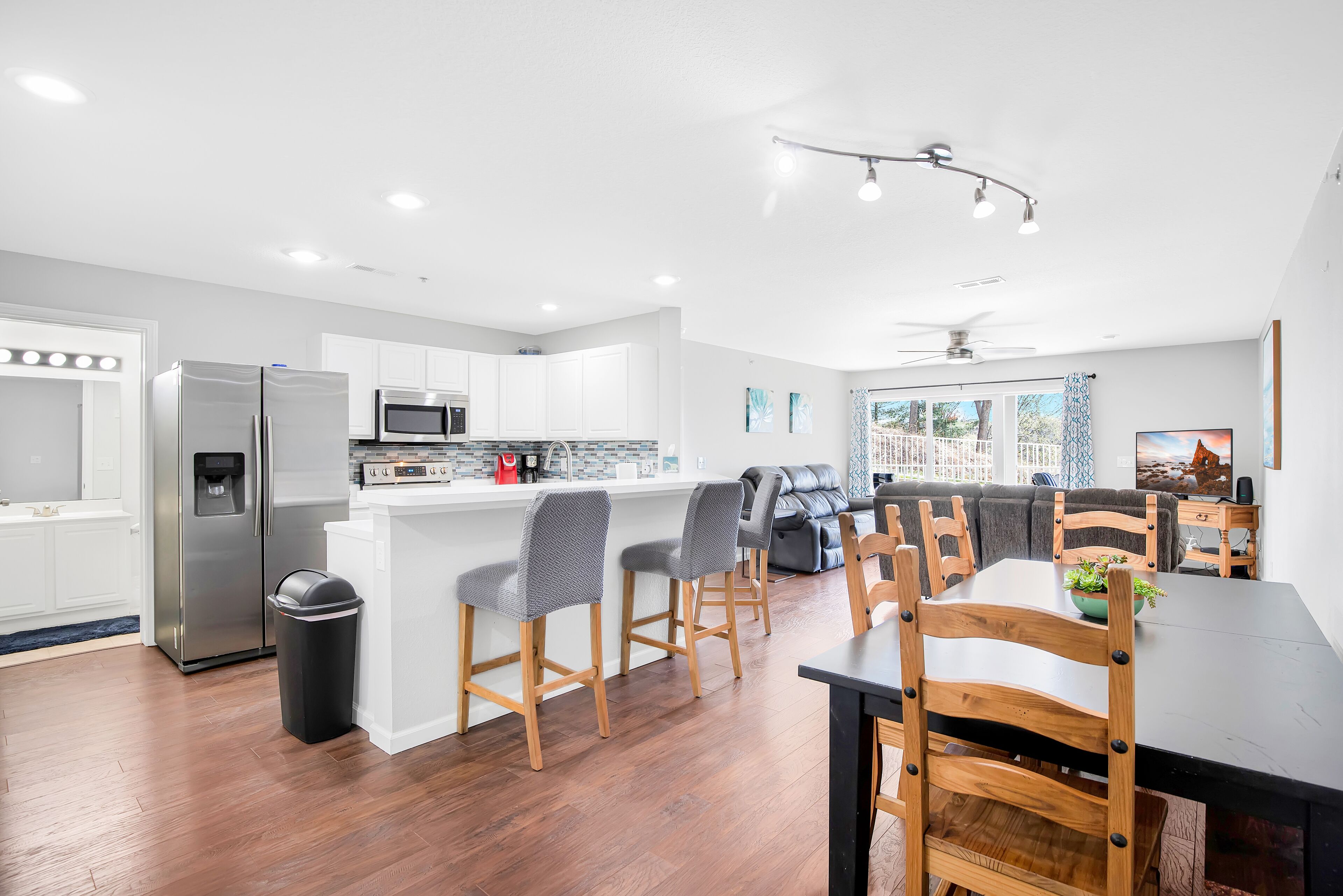 Parkview Bay Hidden Gem! 3 Bdrm Walk-out Near the Best of 3 Pools, Dock, Fishing