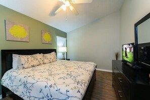 1 bedroom, WiFi, bed sheets - “E Room”, near Disney Parks! (Kissimmee)