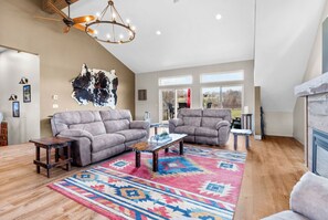 Smart TV, fireplace, video games, ping pong - Sunset Serenade in the Country (Eighty Four)