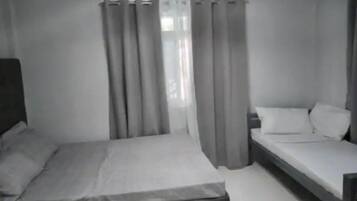 3 bedrooms, in-room safe, desk, free WiFi