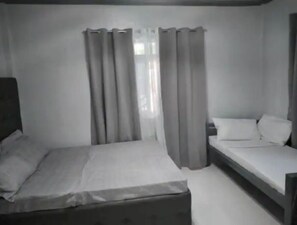 3 bedrooms, in-room safe, desk, free WiFi