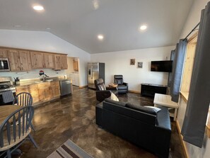 Smart-tv, boeken en een stereo