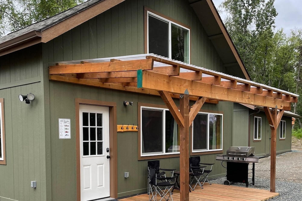 New! Moose Lane Cottages #2 Central to Kenai Peninsula Fishing and Soldotna.