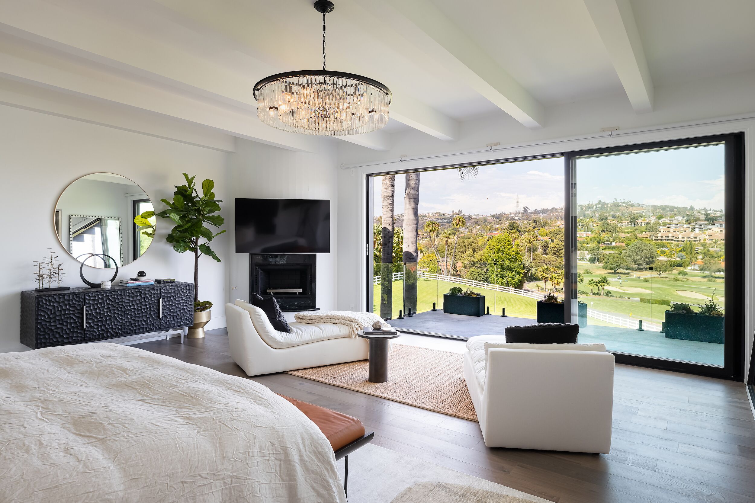 6 camere, una scrivania, ferro/asse da stiro, Wi-Fi gratuito