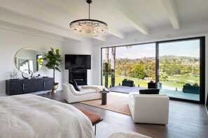 6 bedrooms, desk, iron/ironing board, free WiFi