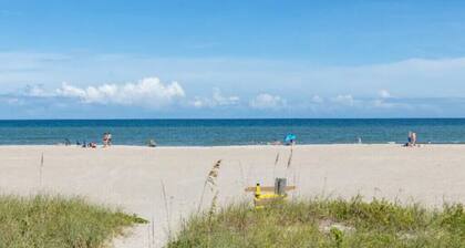 2BR Beach House, Kitchen, W/D, Bikes, Chairs, BBQ.