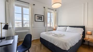 2 habitaciones, escritorio, tabla de planchar con plancha y wifi