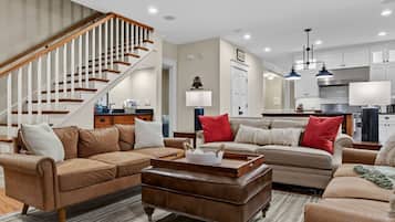 Een smart-tv, een open haard, videogames en tafelvoetbal