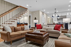 Smart-tv, een open haard, videospelletjes en tafelvoetbal