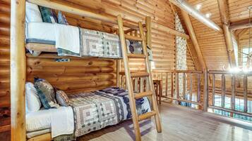 3 bedrooms, iron/ironing board, travel crib, internet
