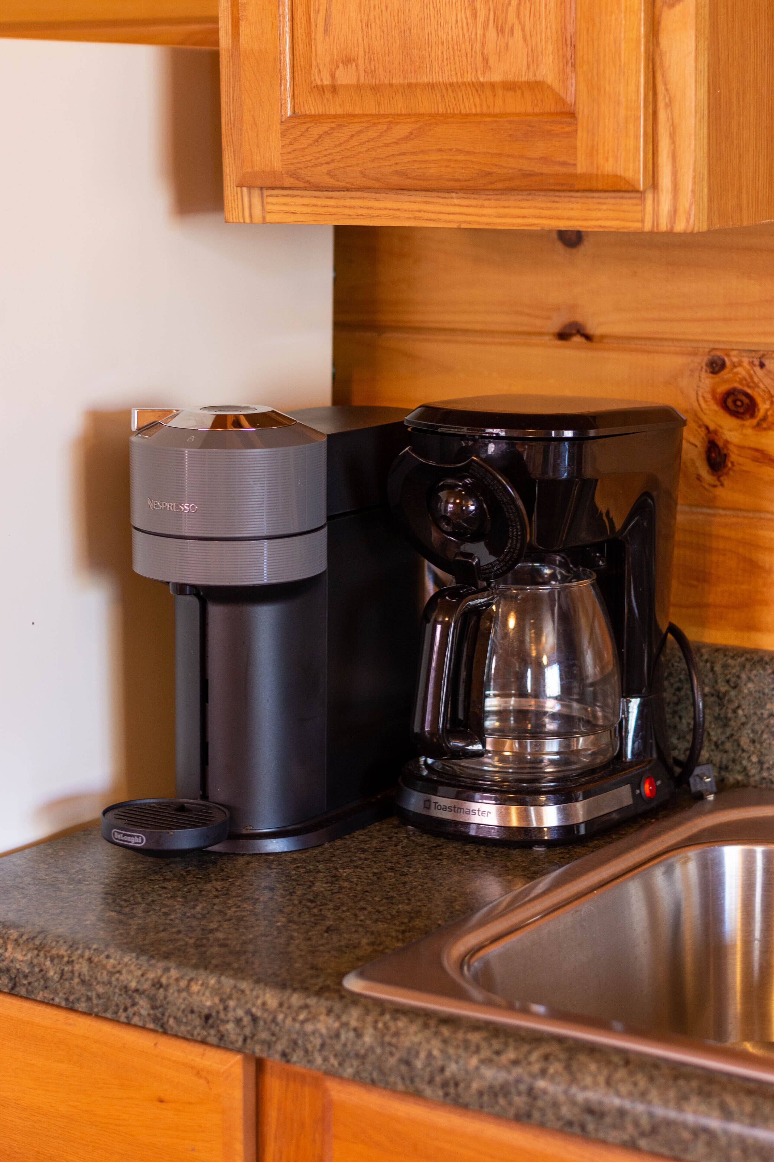 Nantahala Gorge Cabin 10 mins to Bryson City. Fishing, hiking, horses! No 4WD!