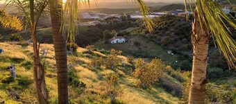 Vintoca Private Oasis Suite Farm Retreat, Private Bedroom & Bathroom Grove, Pool & City View