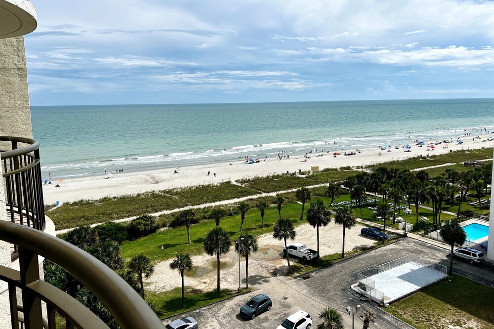 Coastal Charm: Ocean View Condo