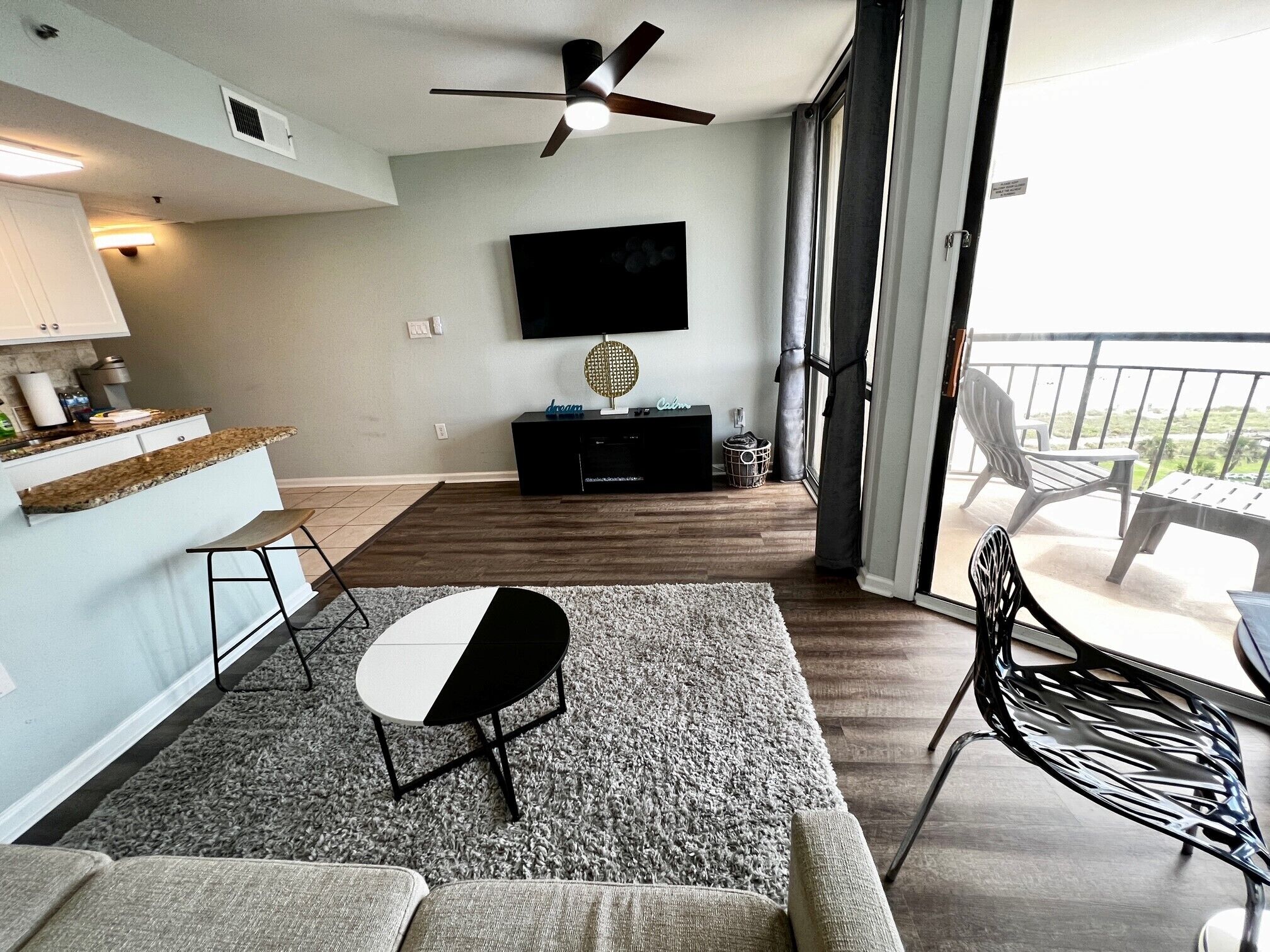 Coastal Charm: Ocean View Condo