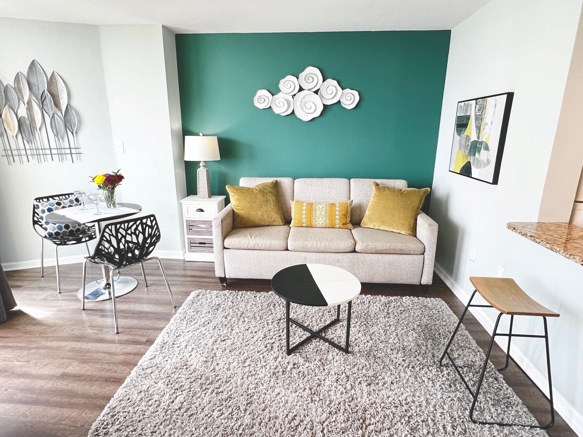 Coastal Charm: Ocean View Condo