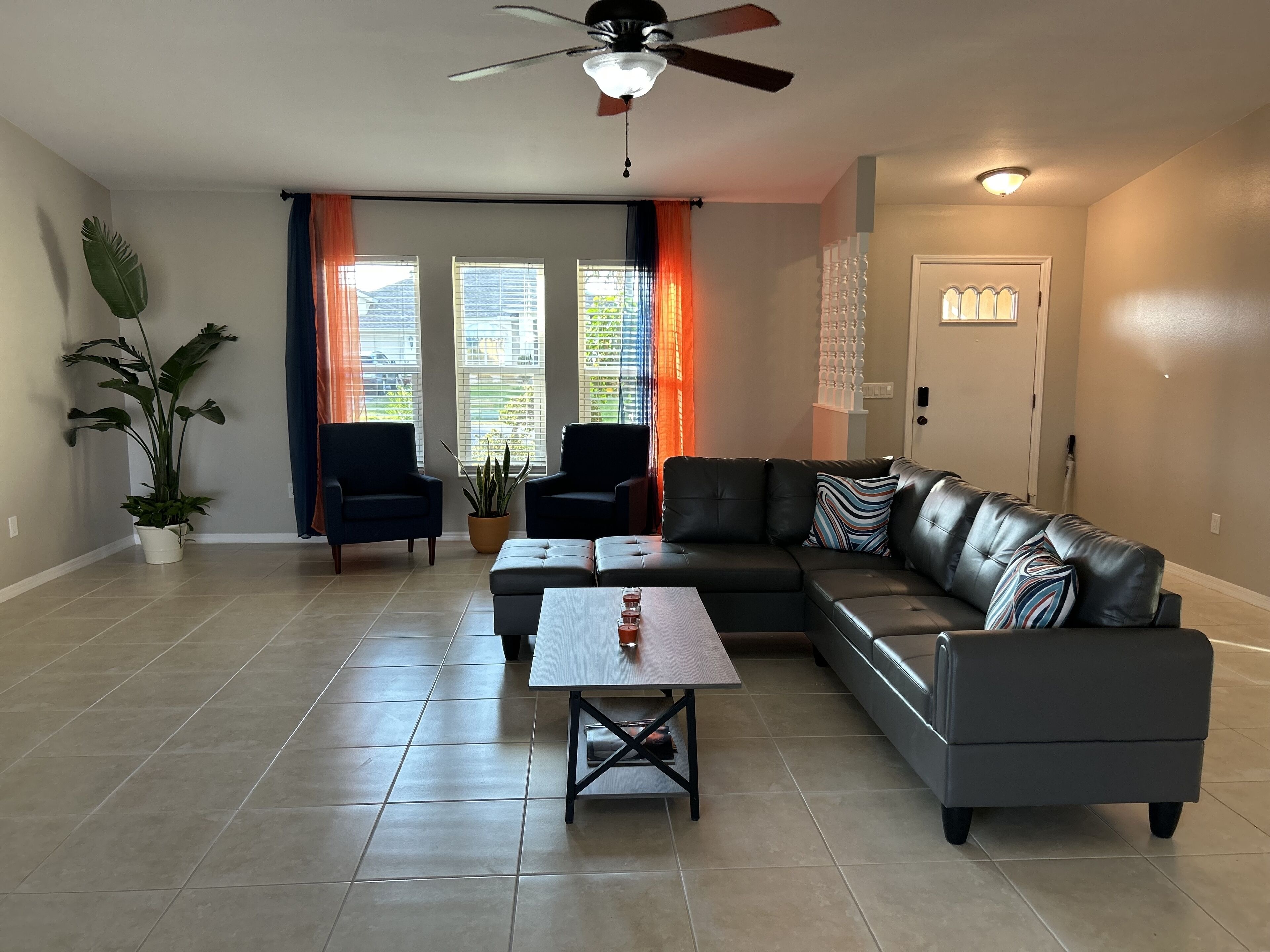 Beautiful Golf Course, newly remodeled 3BR/ 2BA screened heated pool