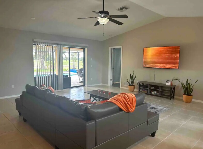 Retreat With Screened Heated Pool Overlooking The Golf Course 3br/2ba - Englewood, FL