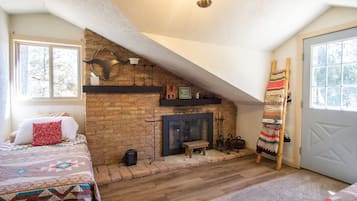 4 bedrooms, free WiFi, bed sheets, wheelchair access