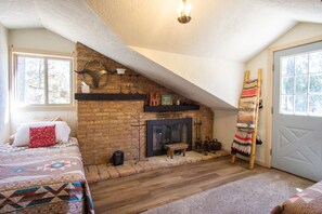 4 bedrooms, free WiFi, bed sheets, wheelchair access