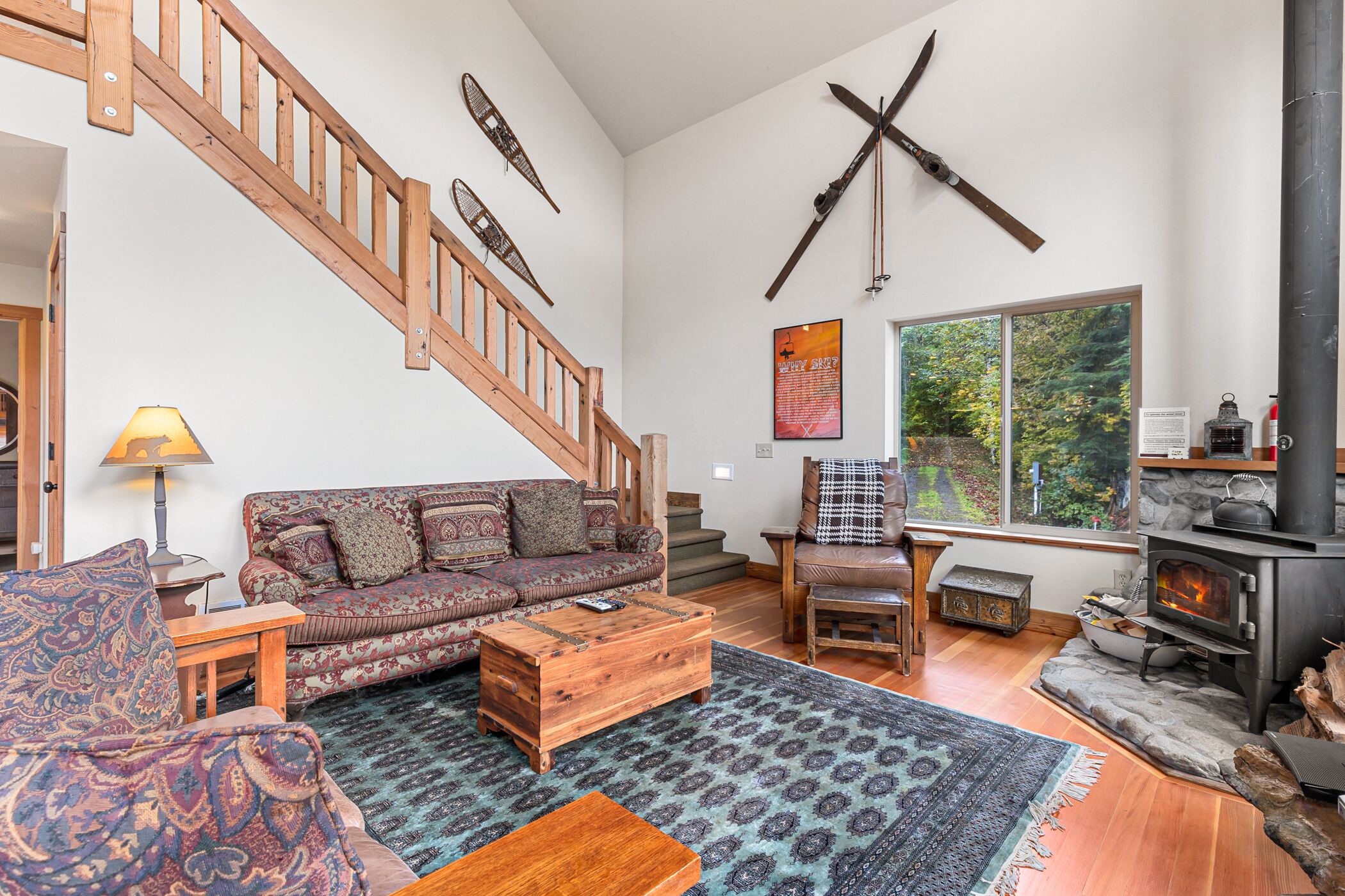 Great Northern Demi Lodge - Private log cabin, sleeps 4, 15 min from Stevens Pass!