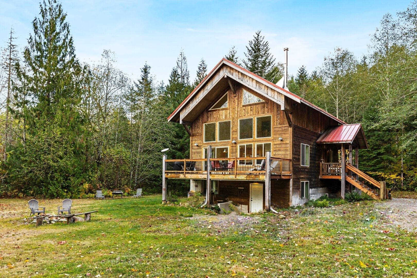 Great Northern Demi Lodge - Private log cabin, sleeps 4, 15 min from Stevens Pass!