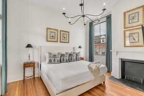 4 bedrooms, iron/ironing board, WiFi, bed sheets - The Manor on Spring 91 B- Immaculately Restored Historic Victorian Home in Downtown Charleston (Charleston)